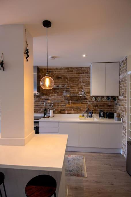 Modern In The Heart Of * Londra