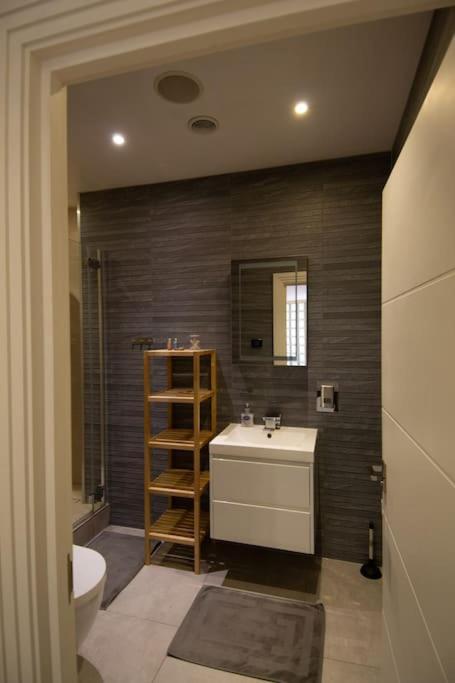 Modern In The Heart Of Appartamento Londra