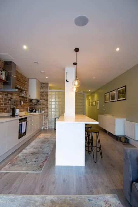 Appartamento Modern In The Heart Of Londra