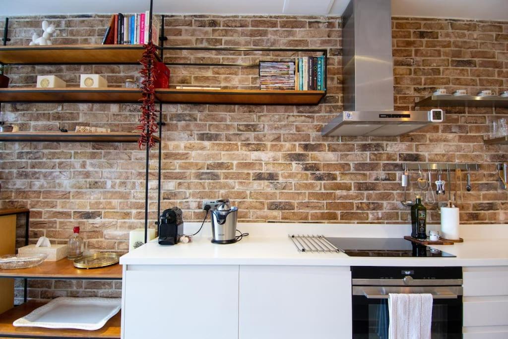 Modern In The Heart Of Londra